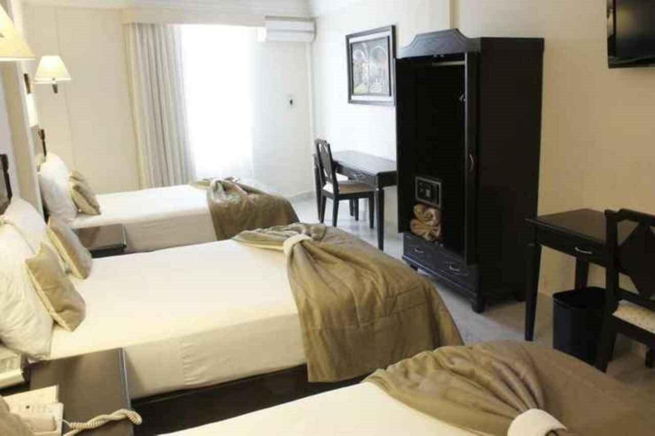 Hotel Victoria Merida Exterior photo A room at the hotel