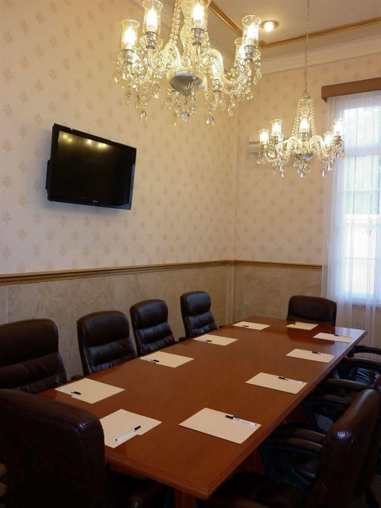 Hotel Victoria Merida Exterior photo The boardroom of the Governor's Office