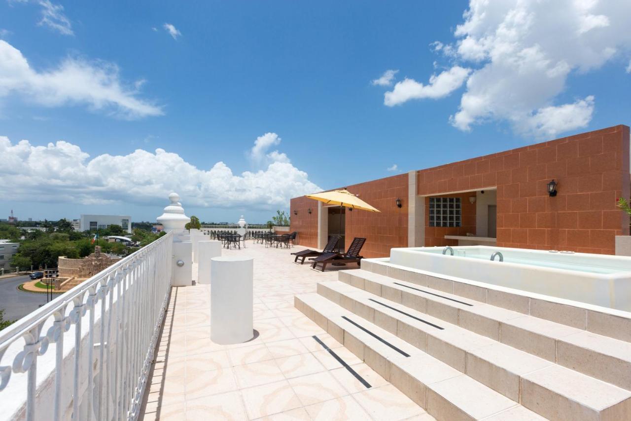 Hotel Victoria Merida Exterior photo Rooftop pool at the Hotel